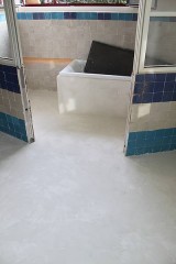 rénovation salle de bain,béton ciré blanc